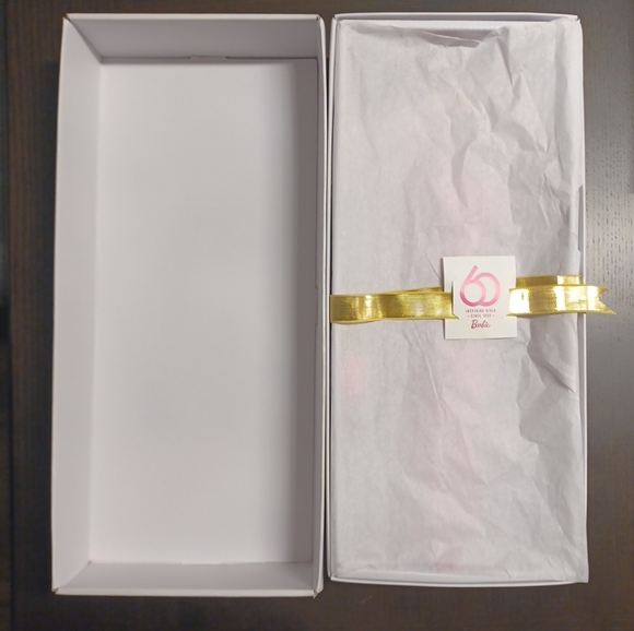 Barbie Signature Proudly Pink Genuine Silkstone Body Doll Mattel FXD50 KLL522 - Picture 3 of 16